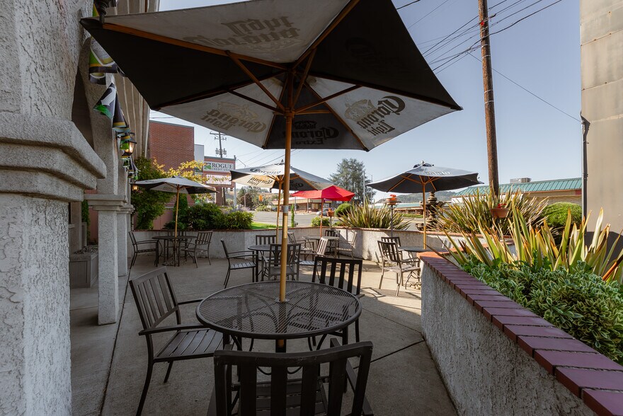 More Photos Of 1347 NE Stephens St, Roseburg Restaurant For Sale