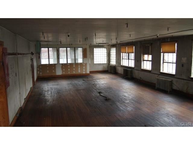 More Photos Of 324-326 Washington St, Walnutport Office For Sale