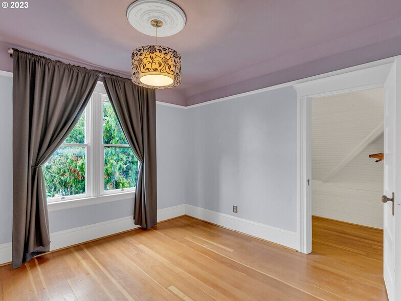 More Photos Of 432 NE Dekum St, Portland Storefront Retail Residential For Sale