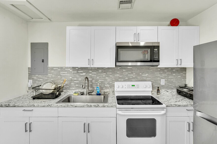 More Photos Of 41 William Rd, West Park Freestanding For Sale