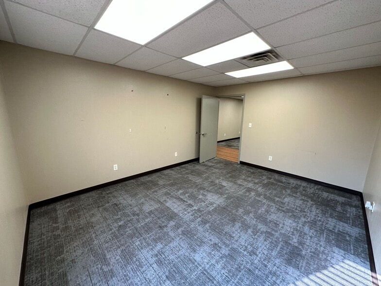 More Photos Of 12803 O'Connor Rd, San Antonio Warehouse For Sale