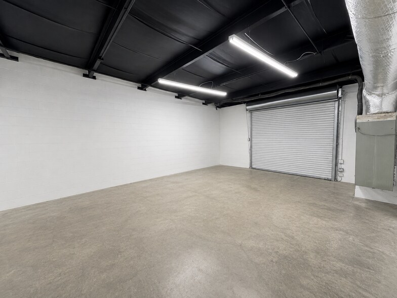 More Photos Of 5100 E Broadway Ave, Tampa Showroom For Sale