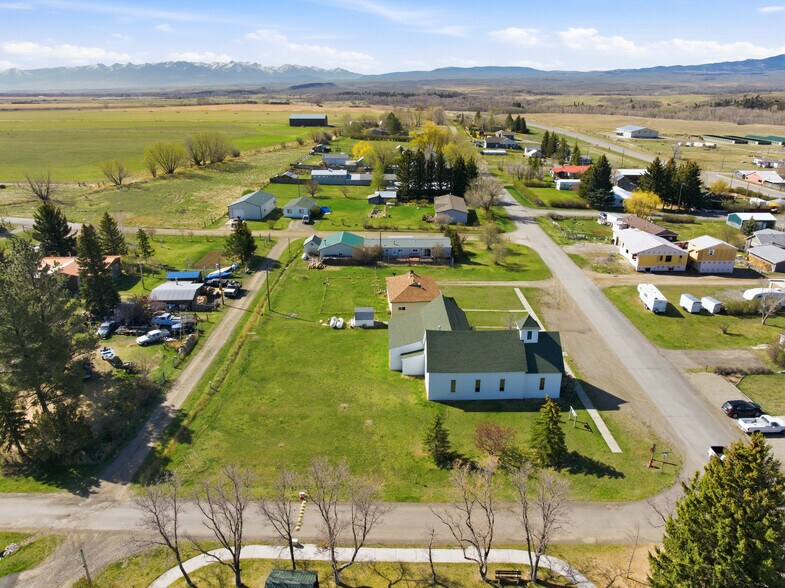 More Photos Of 210 Miles Ave, Clyde Park Specialty For Sale