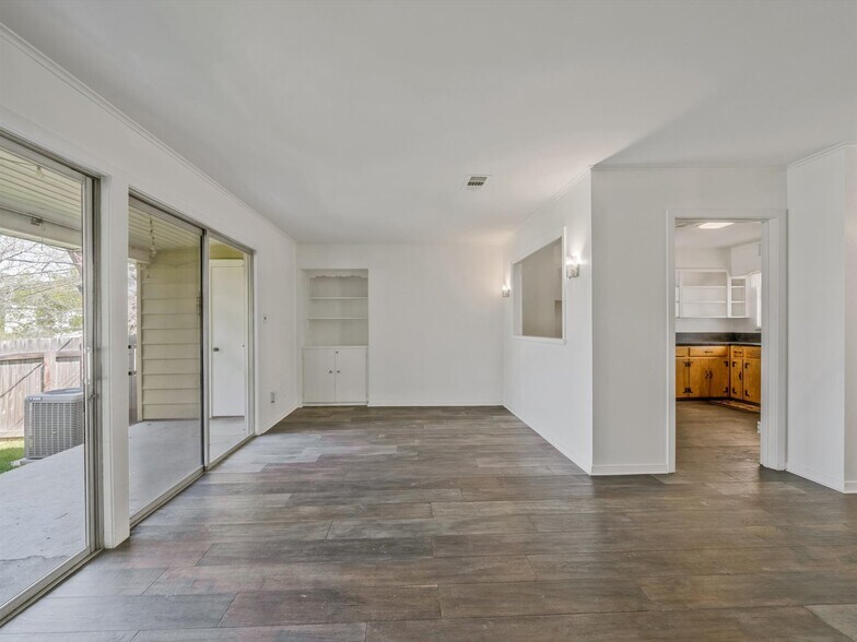 More Photos Of 2326 Hartford Rd, Austin Apartments For Sale