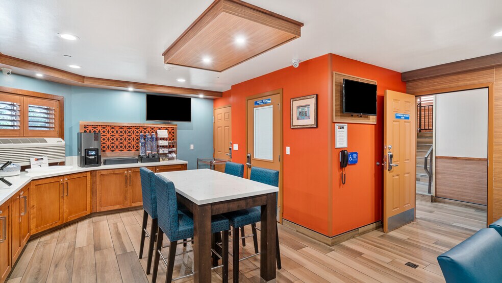 More Photos Of 178 Dry Creek Rd, Healdsburg Hotel For Sale