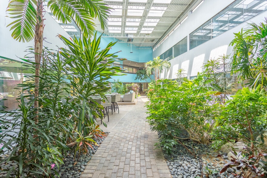 More Photos Of 1325 E Kemper Rd, Springdale Unknown For Lease