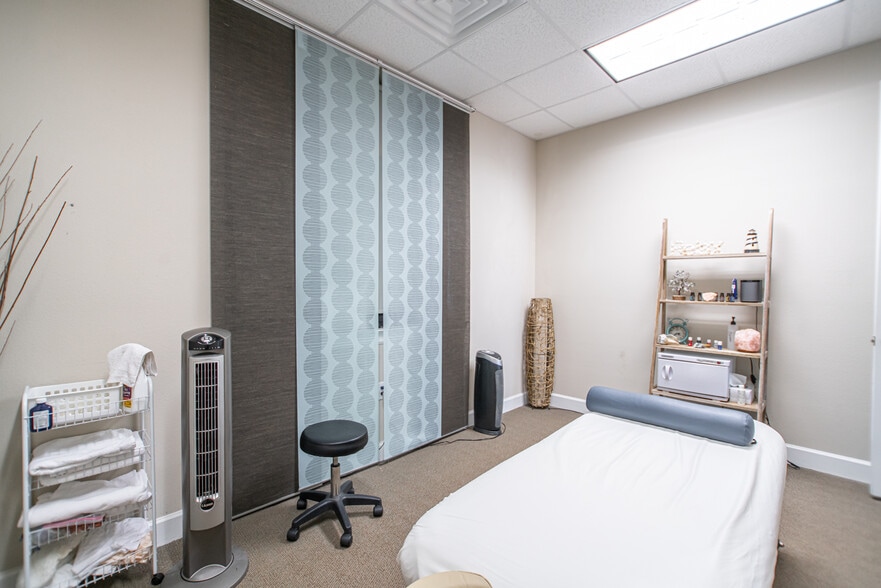 More Photos Of 2219 Sawdust Rd, The Woodlands Office For Sale