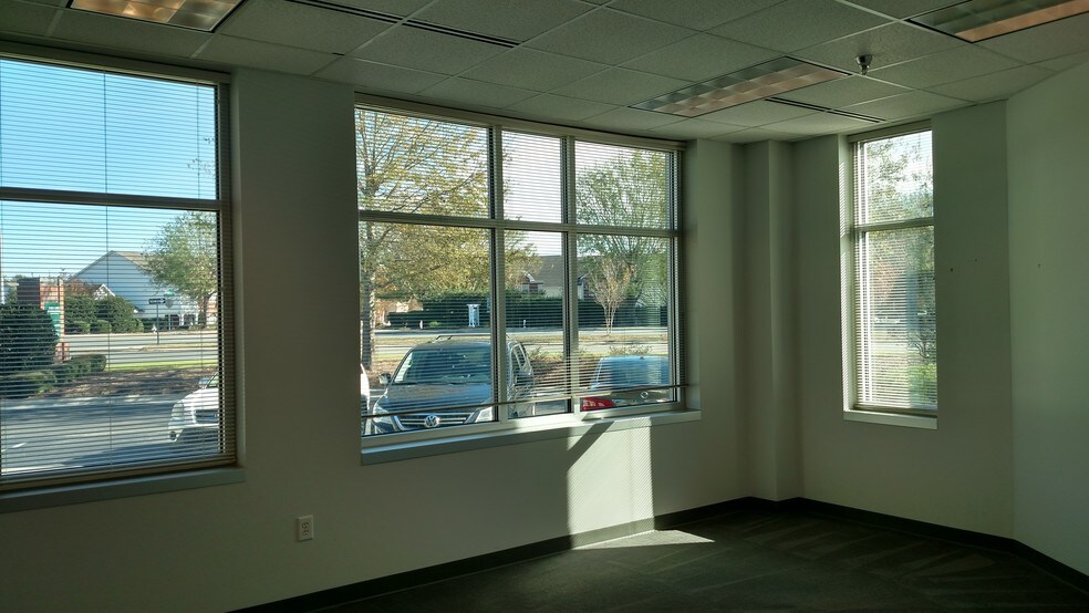 More Photos Of 2528 Independence Blvd, Wilmington Office For Lease
