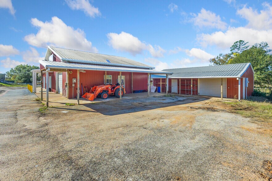 More Photos Of 17490 US Highway 69 S, Tyler Showroom For Sale