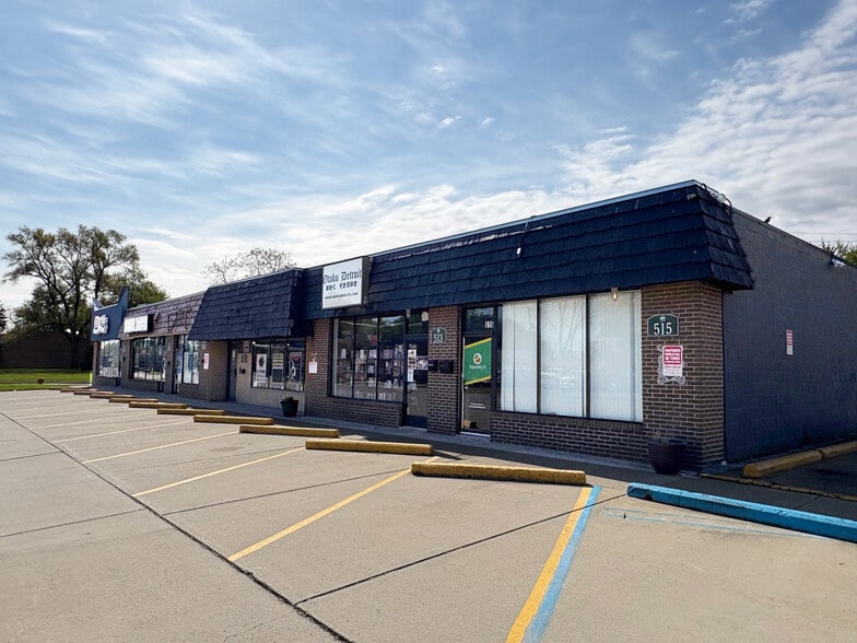 More Photos Of 505-515 W 11 Mile Rd, Madison Heights Storefront For Lease