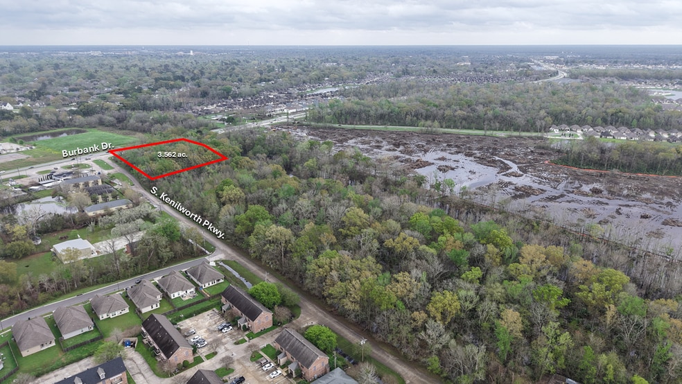 More Photos Of 555 Kenilworth Pkwy, Baton Rouge Land For Lease