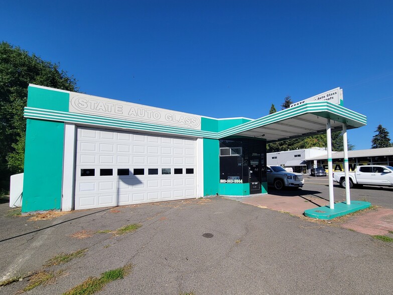 Primary Photo Of 2181 State St, Salem Auto Repair For Sale