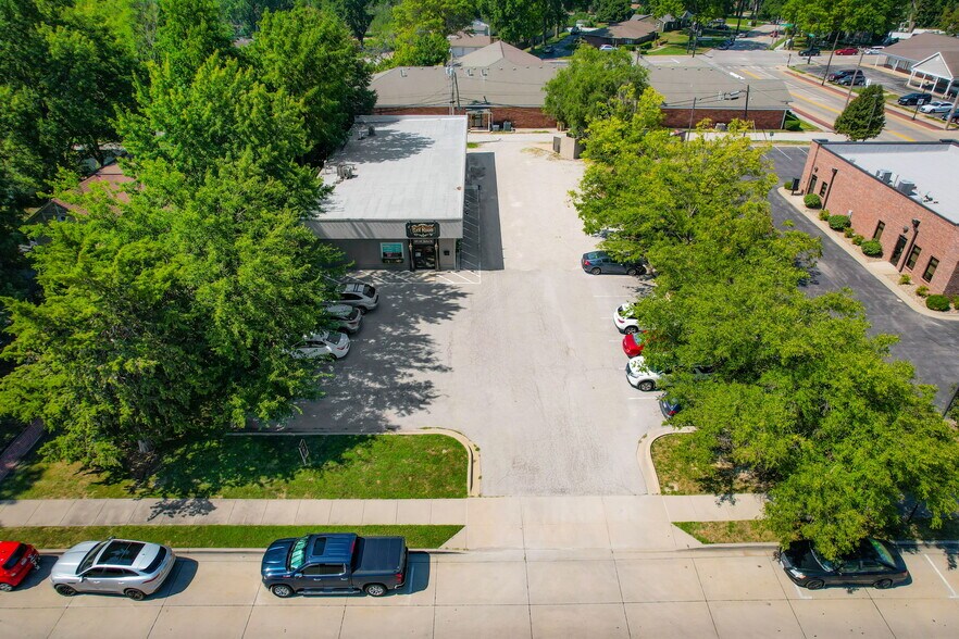 More Photos Of 304 SW Market St, Lee's Summit General Retail For Sale