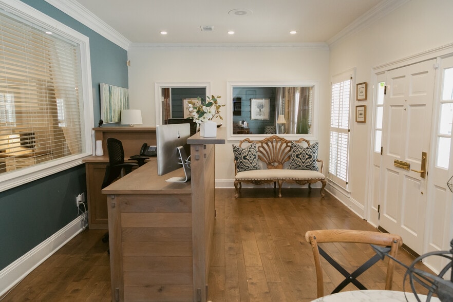 More Photos Of 1513 Oak Grove Rd, Decatur Office For Sale