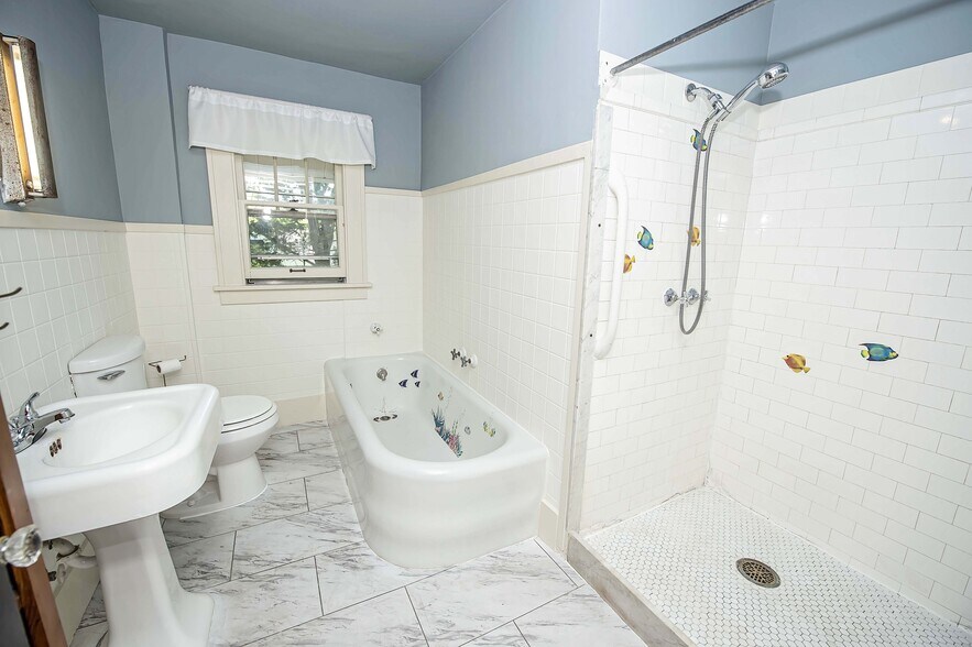 More Photos Of 1348 E Cherry St, Springfield Office For Lease