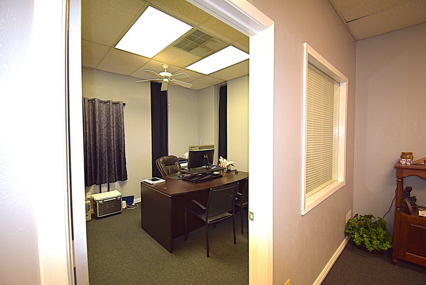 More Photos Of 1001 E Cedar Creek Pky, Seven Points Office For Sale