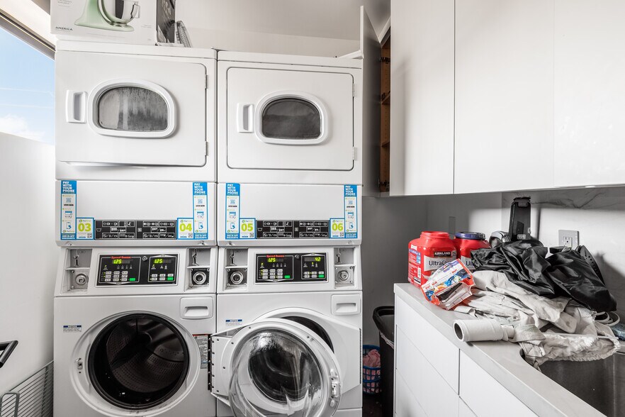 More Photos Of 2478 Penmar Ave, Venice Dormitory For Sale