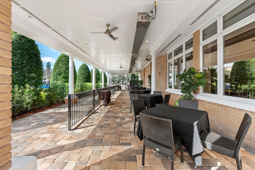 More Photos Of 655 2nd Ave S, Saint Petersburg Restaurant For Sale