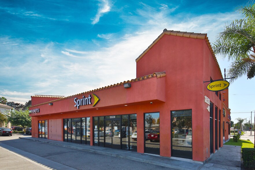 More Photos Of 13528-13542 Lakewood Blvd, Bellflower Freestanding For Lease