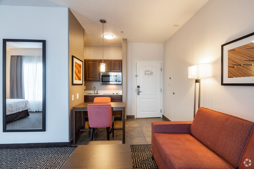 More Photos Of 1340 N Sam Houston Pky E, Houston Hotel For Sale