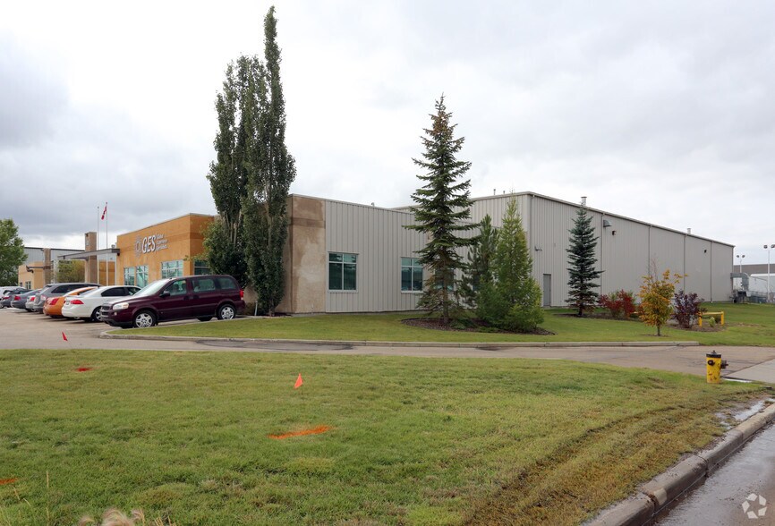 More Photos Of 7710-7730 34th St, Edmonton Warehouse For Lease