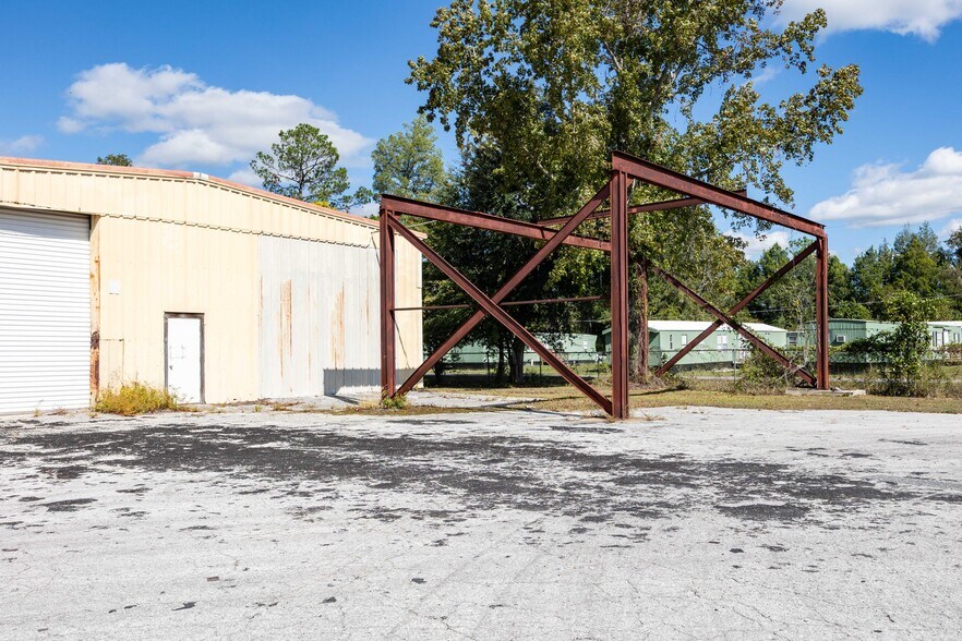 More Photos Of 3710-3719 E Us-90, Lake City Manufacturing For Lease