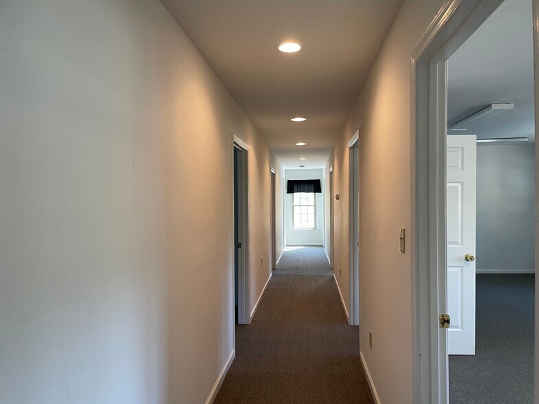 More Photos Of 8979 Pocahontas Trl, Williamsburg Light Distribution For Lease