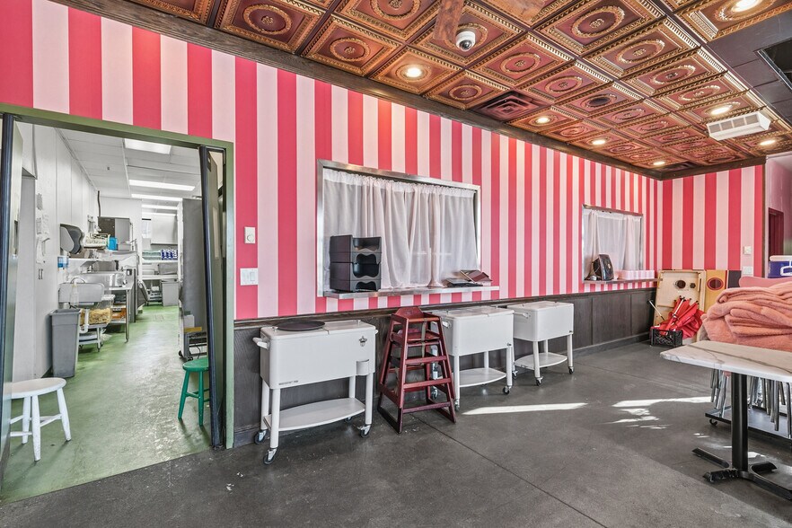 More Photos Of 2501 & 2519 Marshall St NE, Minneapolis Restaurant For Sale