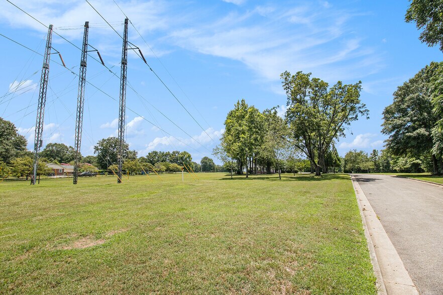 More Photos Of 3175 Highway 81 W, Hampton Storefront Retail Office For Sale