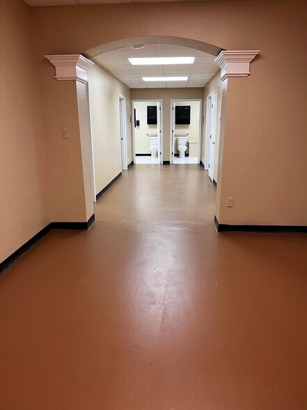 More Photos Of 1010 S Meadow Ave, Odessa Warehouse For Sale