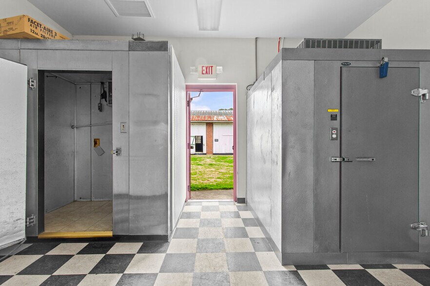 More Photos Of 470 N 4th St, Aurora Freestanding For Sale