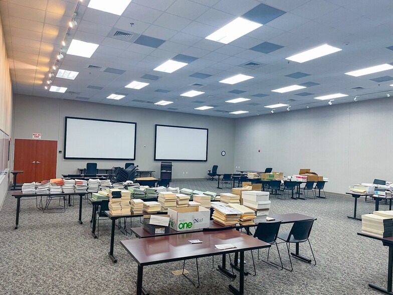 More Photos Of 2625 Co 180 rd, Garden City Manufacturing For Sale