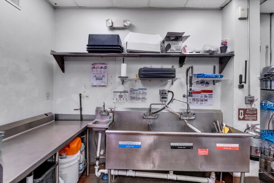 More Photos Of 646 Ne 79th St, Miami Restaurant For Sale