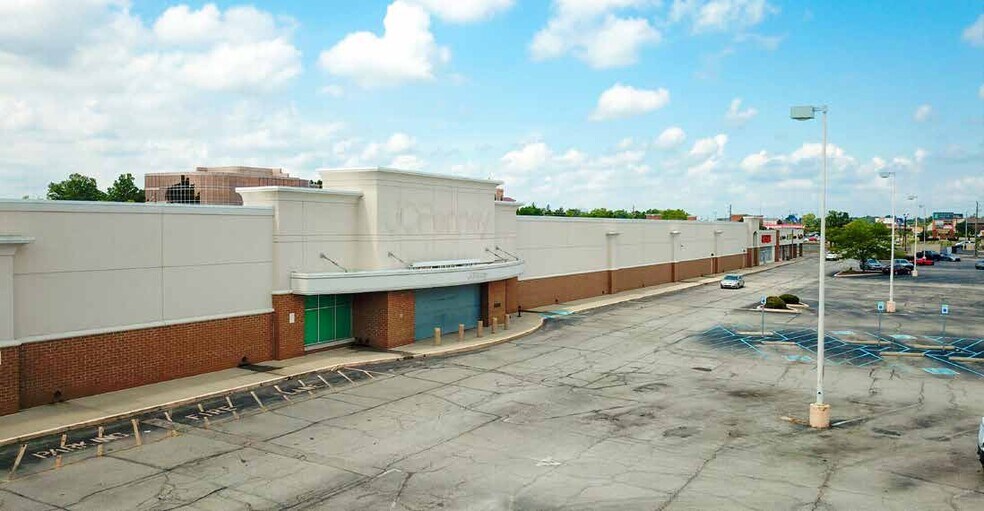 More Photos Of 8752 Michigan Rd, Indianapolis Department Store For Lease