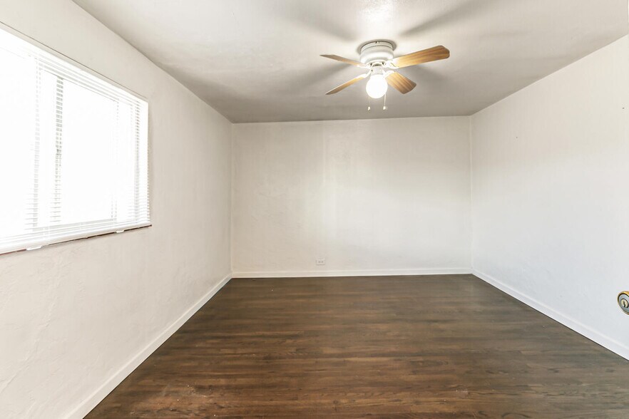 More Photos Of 3401-3435 S Lincoln St, Englewood Apartments For Lease