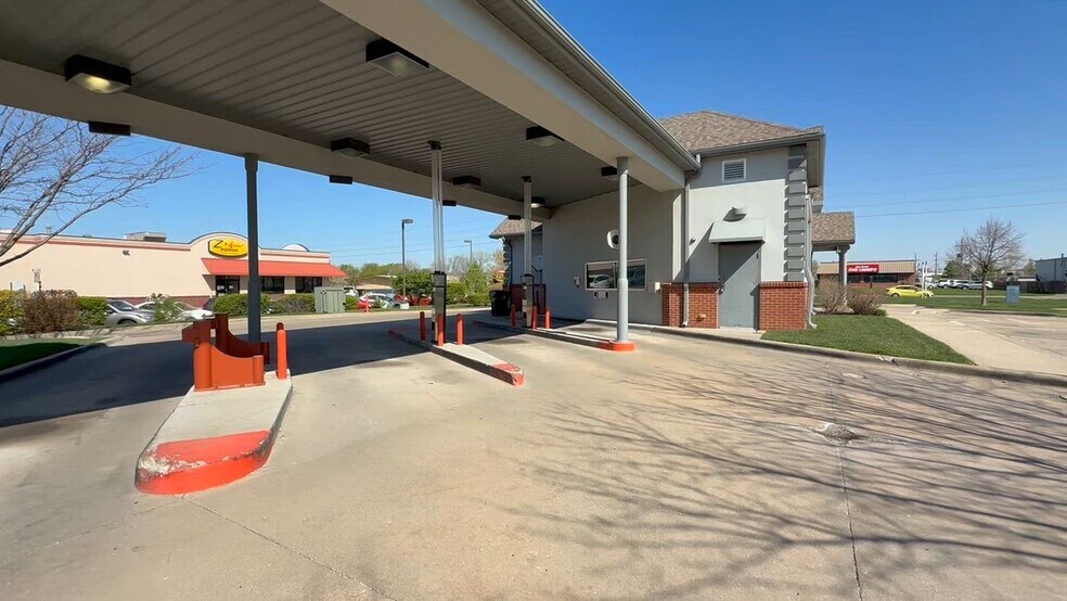 More Photos Of 2221 W 31st St, Lawrence Bank For Sale