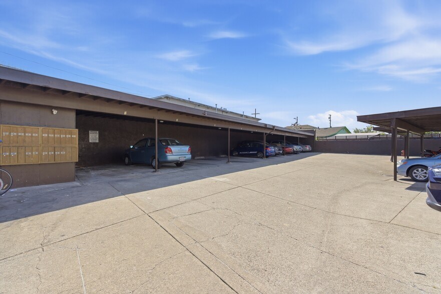 More Photos Of 1640 23rd St, San Pablo Apartments For Sale