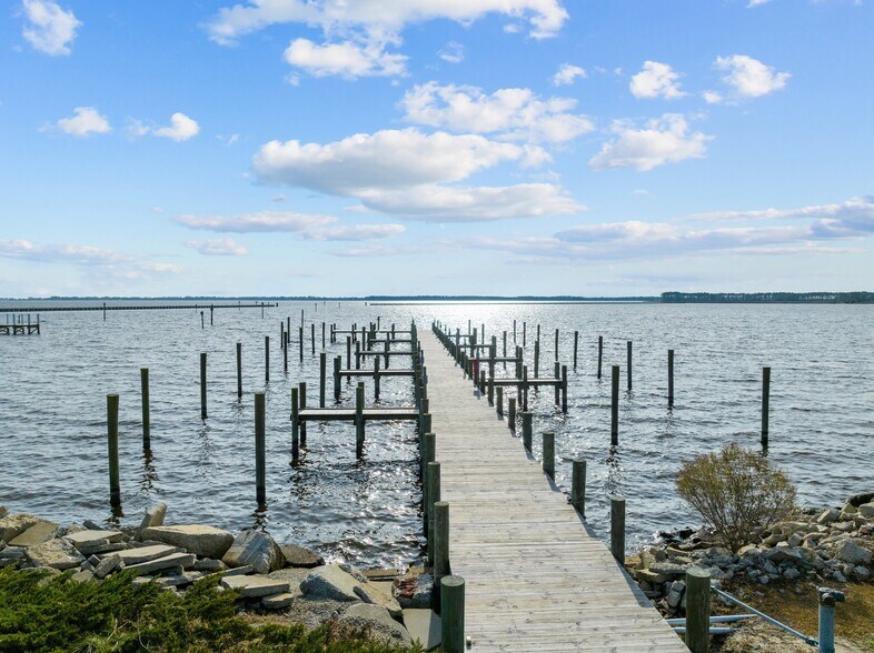 More Photos Of 738 E Main St, Belhaven Hotel For Sale