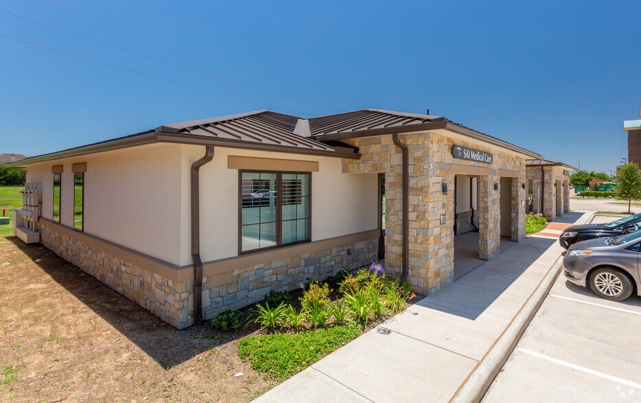 More Photos Of 800 Bonaventure Way, Sugar Land Unknown For Lease