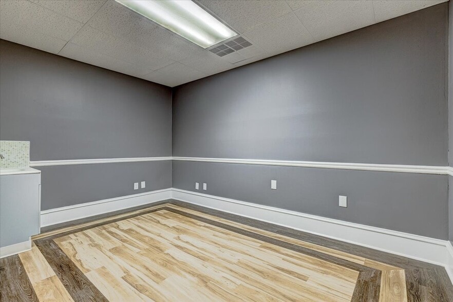 More Photos Of 7175 Jonesboro Rd, Morrow Office For Lease