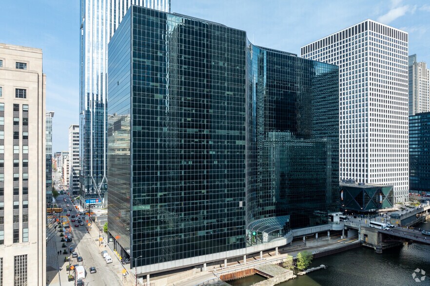 Primary Photo Of 300 S Riverside Plz, Chicago Office For Lease
