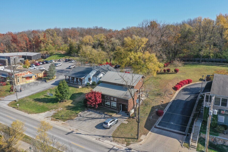 More Photos Of 4114 S Lone Pine Ave, Springfield Office Residential For Sale