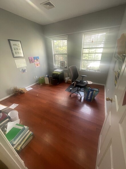 More Photos Of 8607-8609 2nd Ave, Silver Spring Medical For Sale