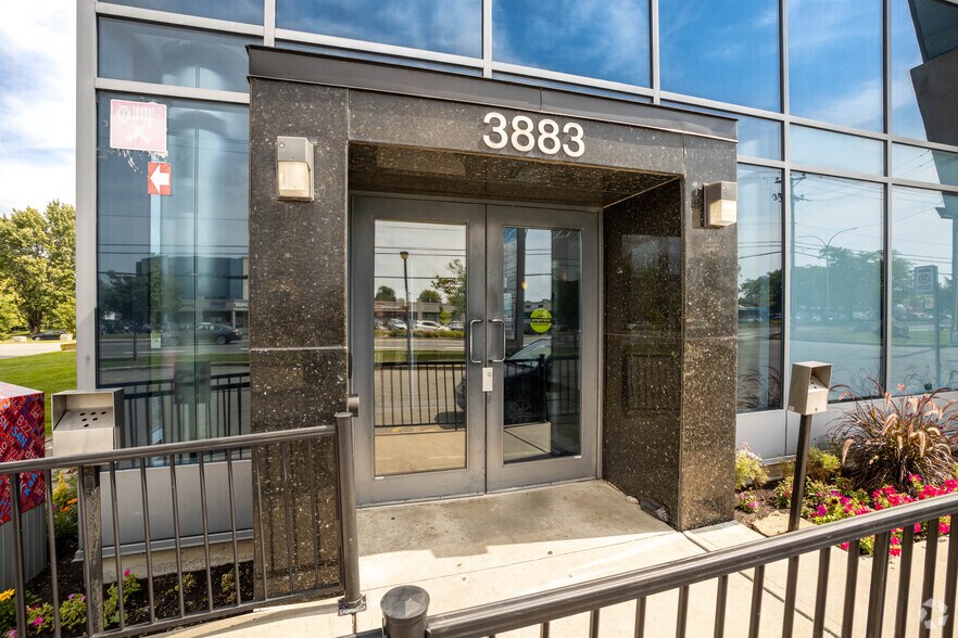More Photos Of 3883 Boul Saint-Jean, Dollard-des-Ormeaux Office Residential For Lease