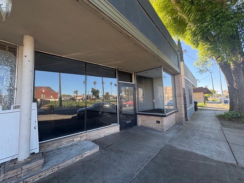 Primary Photo Of 270-274 E 10th St, Pittsburg Storefront For Lease