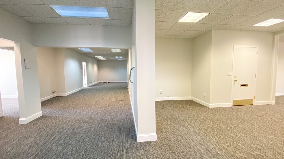 More Photos Of 80 Maple Ave, Smithtown Office For Lease