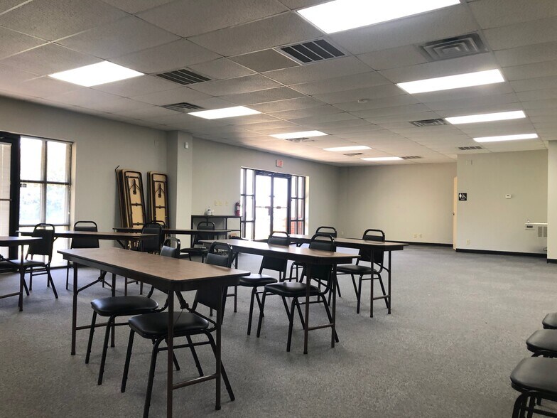 More Photos Of 508 Holly Hill Ln, Burlington Office Residential For Lease