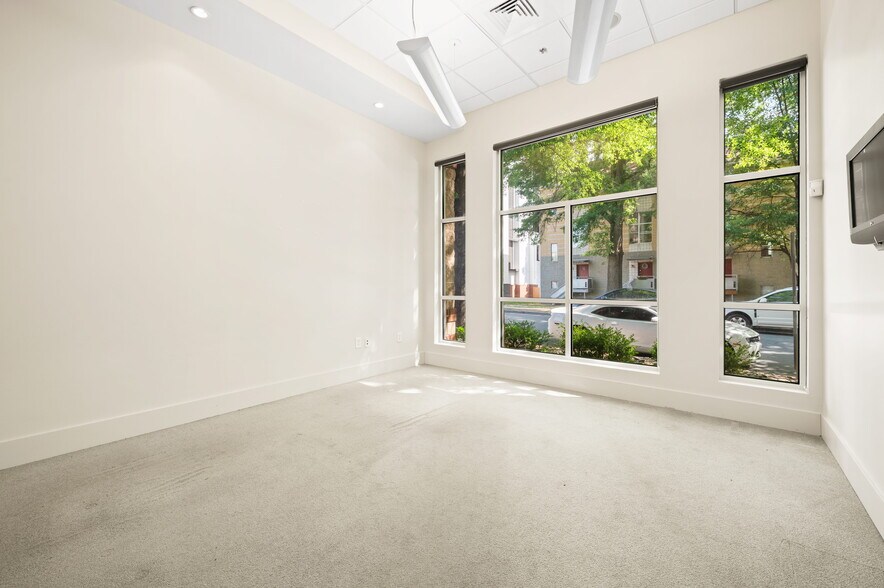 More Photos Of 2133 Southend Dr, Charlotte Apartments For Lease