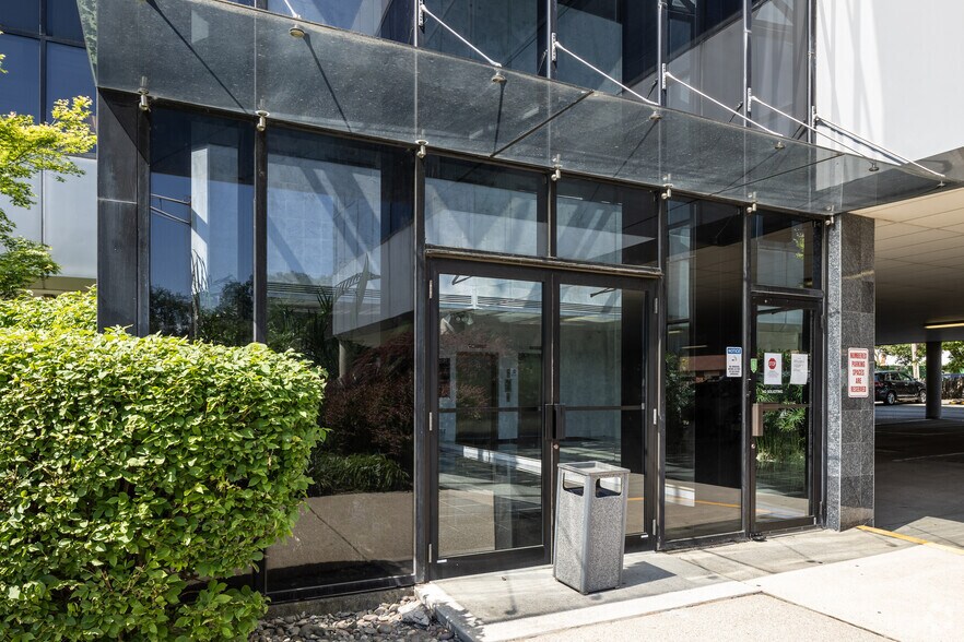 More Photos Of 500 State Rt 17, Hasbrouck Heights Office For Lease