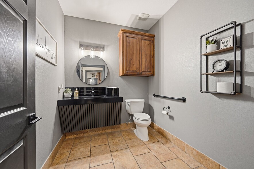 More Photos Of 8624 Davis Blvd, North Richland Hills General Retail For Lease